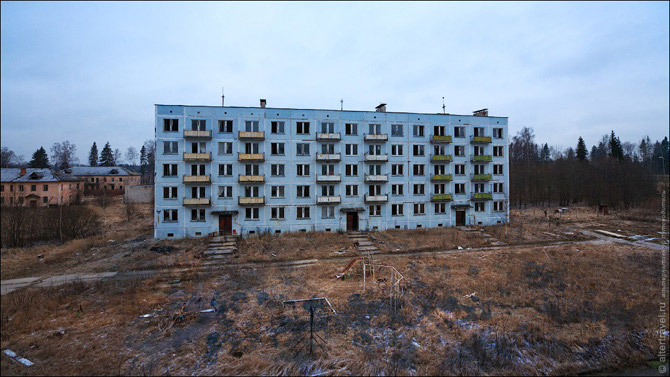 Брошенный в 2005 году военный городок в Московской области